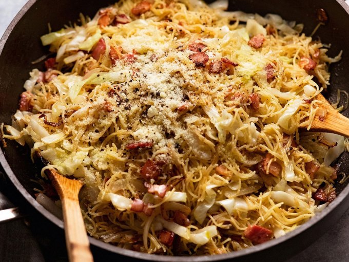 easy Irish recipes: fried cabbage with noodles and bacon