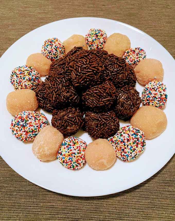 fun things to bake: plate of brigadeiro, classic chocolate in the middle and strawberry milk around them
