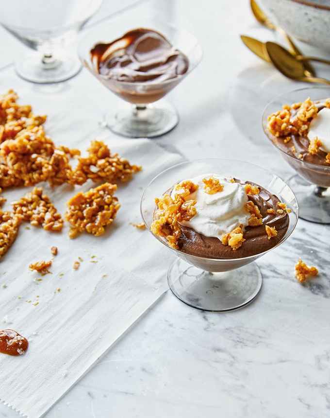 fun things to bake: glass dishes of three-ingredient chocolate mousse topped with crumble and whipped cream