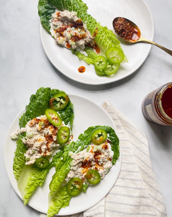 low carb meal plan: spicy crunchy tuna salad lettuce cups