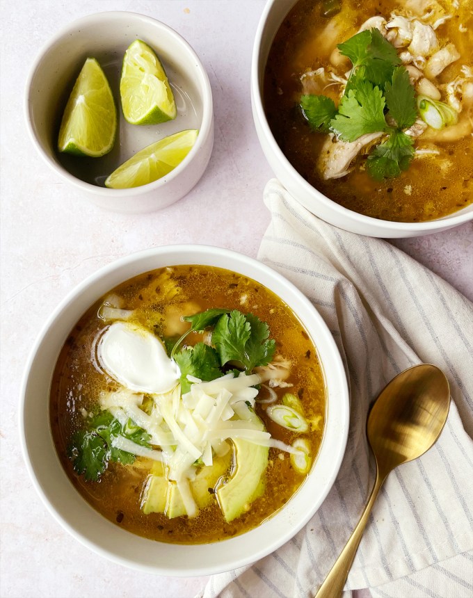 low carb meal plan: spicy slow cooker green chicken chili