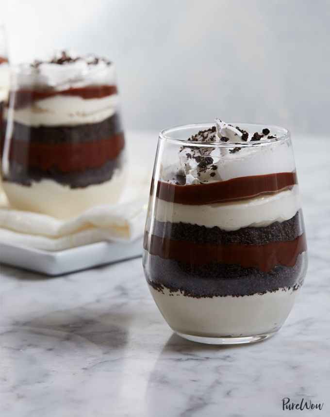 st patrick's day desserts: baileys cookies and cream parfaits