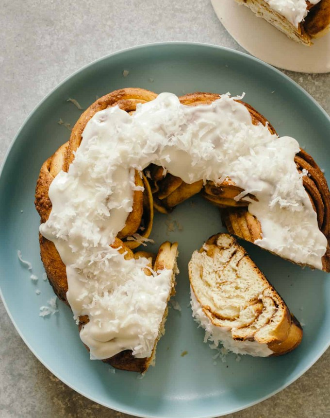 st patrick's day desserts: brown butter braided cinnamon roll cake