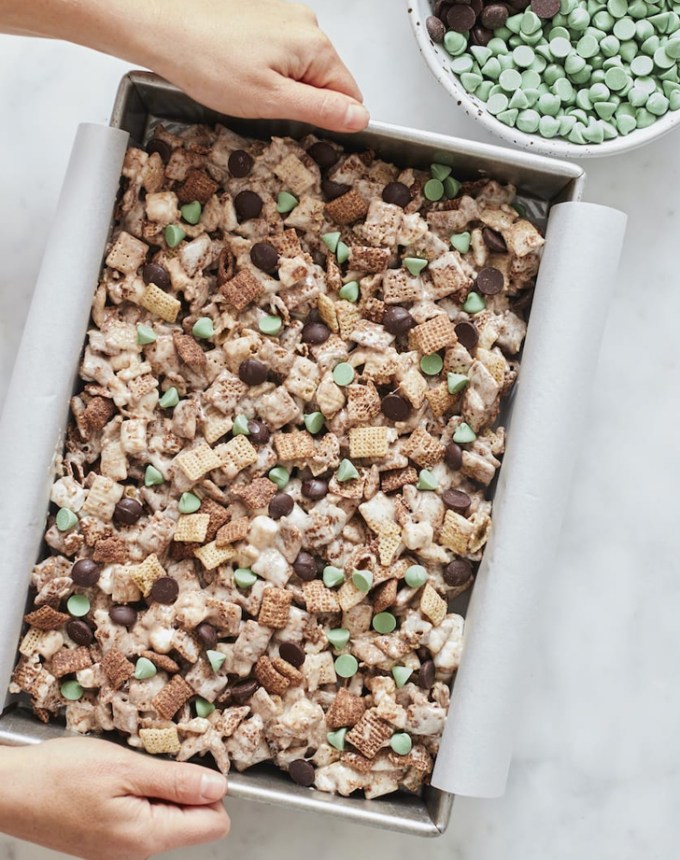 st patrick's day desserts: double dark chocolate marshmallow mint chex bars