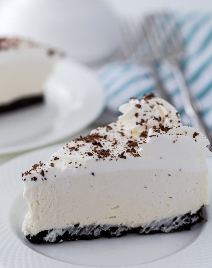 st patrick's day desserts: no bake irish cream cheesecake