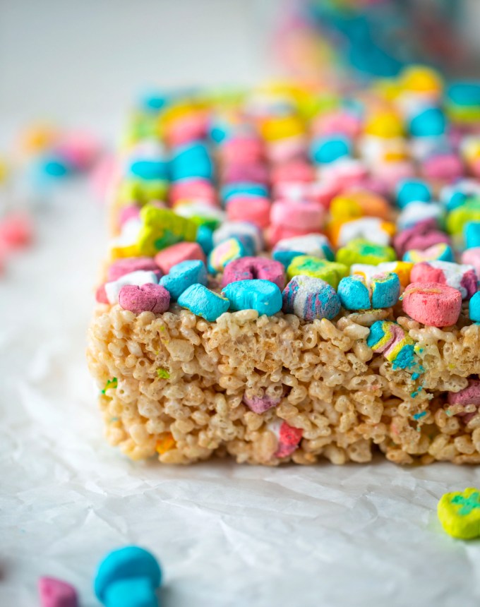St. Patrick's Day Desserts: lucky charms rice cereal treats