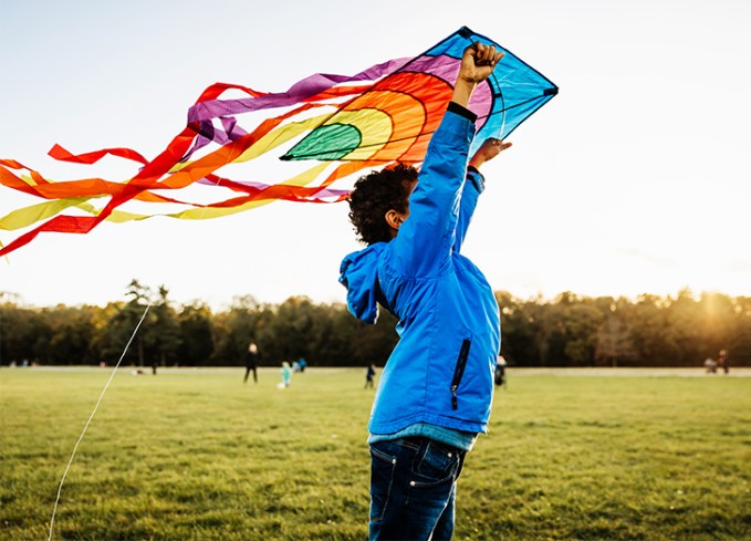 summer activities for kids fly a kite