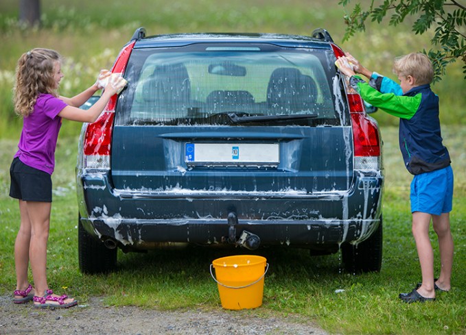 summer activities for kids set up a car wash