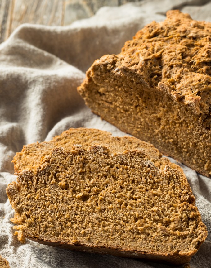 traditional irish food: irish brown bread